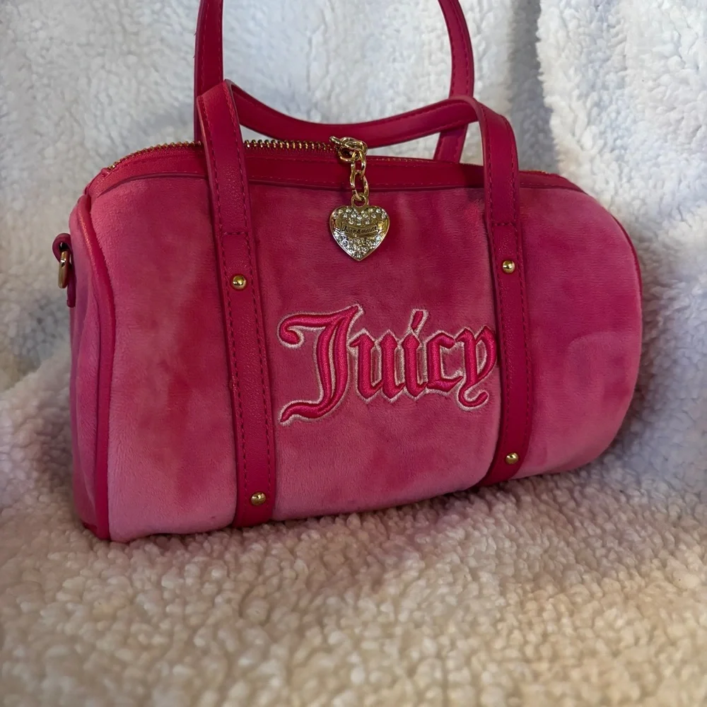 Juicy Couture Hot Pink Velvet Mini Barrel Bag with Gold Heart Charm - Picture 2 of 6